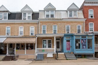Building Photo - Welcome to 325 1/2 N Franklin Street!