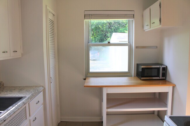 Building Photo - 3806 Gardner Ave