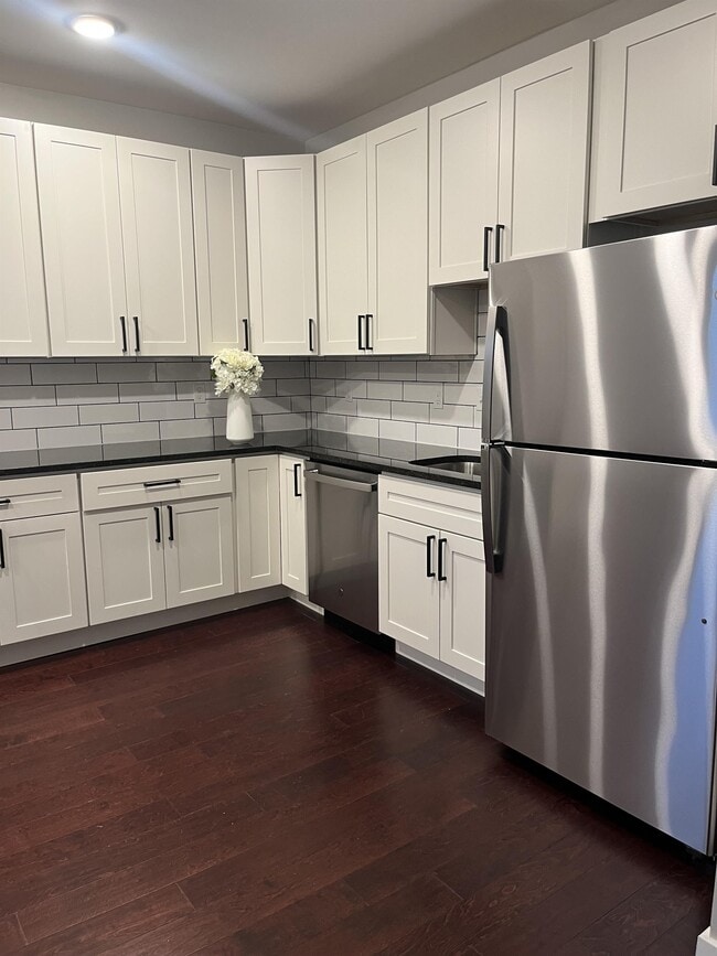 Building Photo - 110 Hemlock St