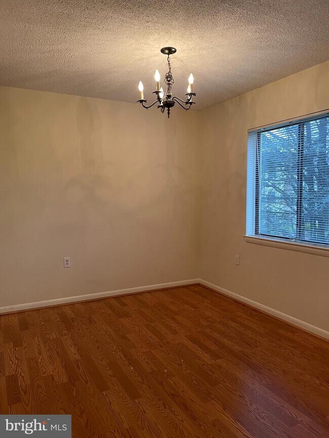 607 Center St 607 Center St Herndon VA 20170 Apartment Finder