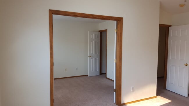 Building Photo - Nice 3 bedroom, 2 1/2 bath Townhome in North Colorado Springs