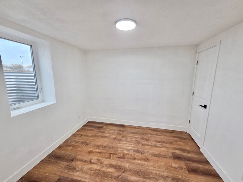 Building Photo - 433 E Bridge St