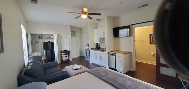 Bright & spacious condo! - 108 Cypress Point Ct #106-B