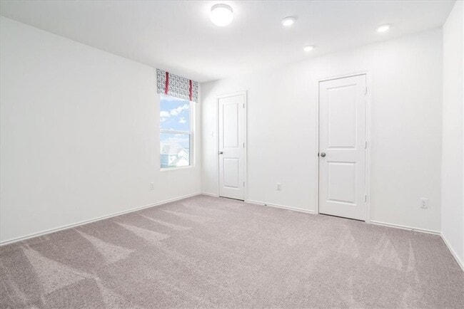 Building Photo - 105 Wind Flower Ln
