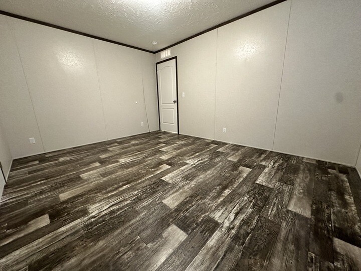 Building Photo - 26 Bing St N