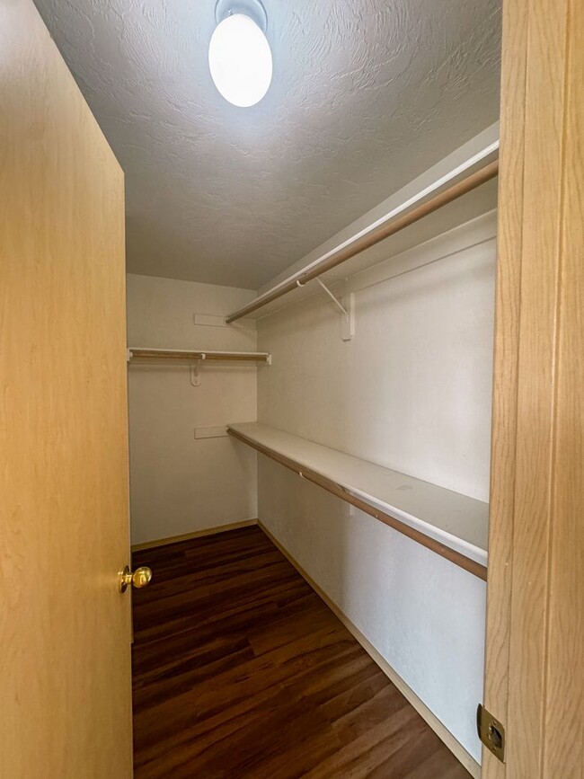 Building Photo - 824eri