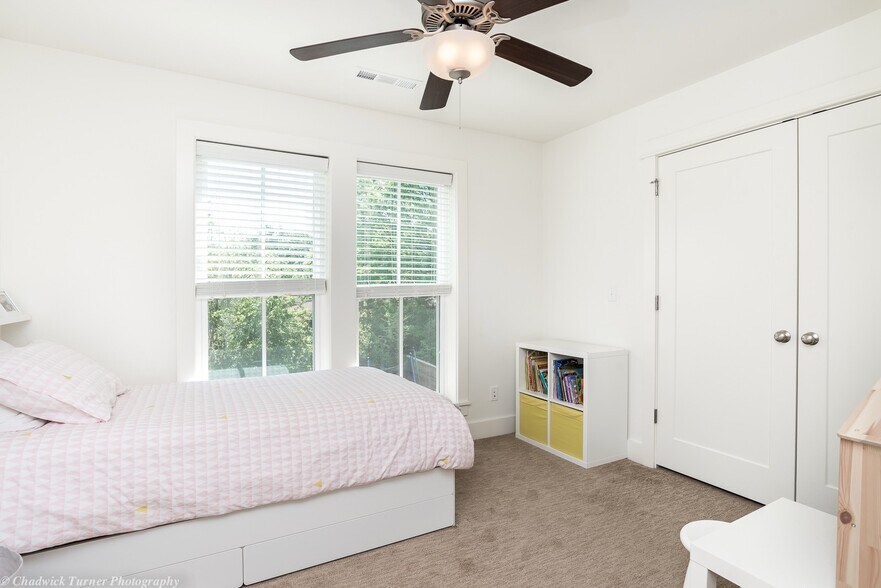 Building Photo - 306 NW H St