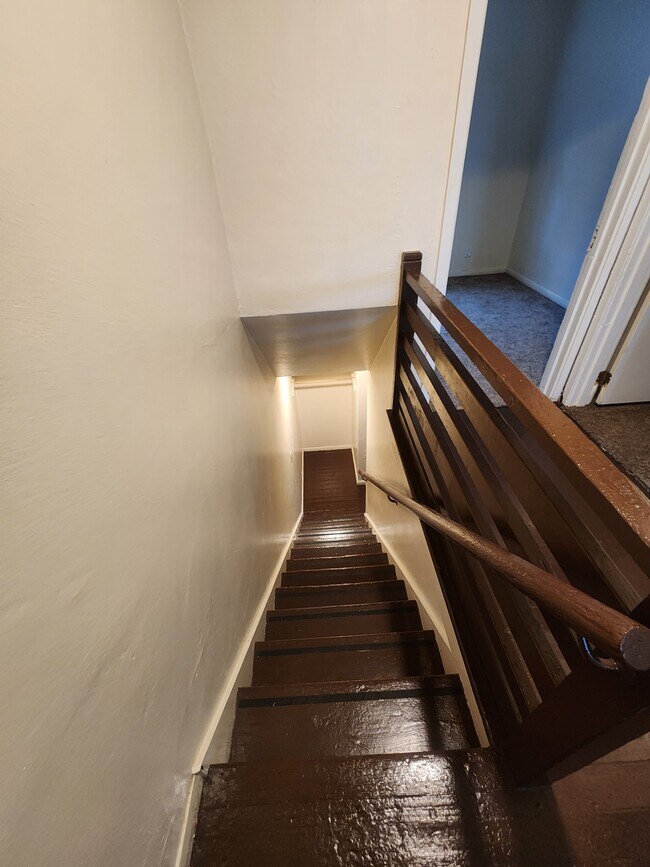 Building Photo - 1417 NW Carden Ave