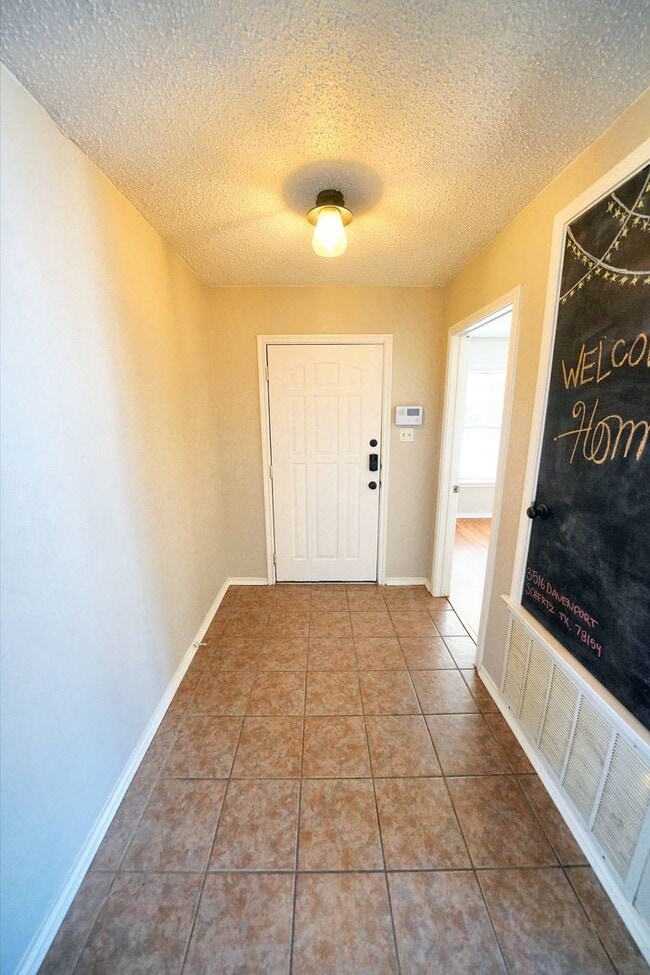 Building Photo - Charming 3-Bedroom Home in Ashley Place - ...