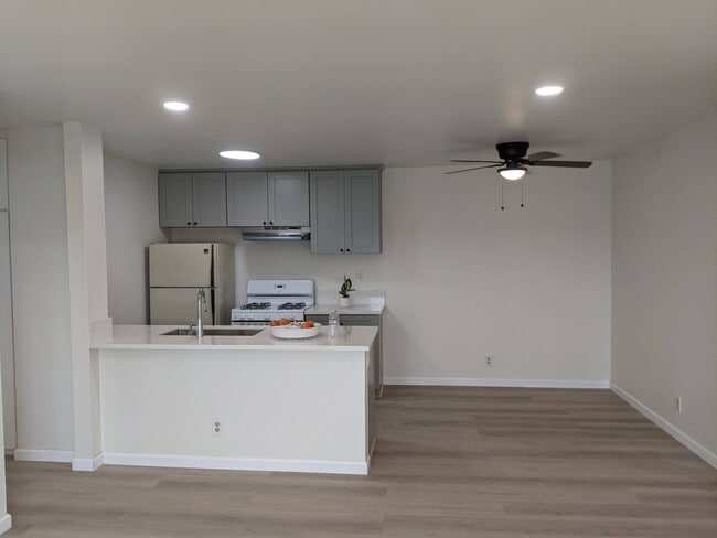 Building Photo - 4727 W 147th St