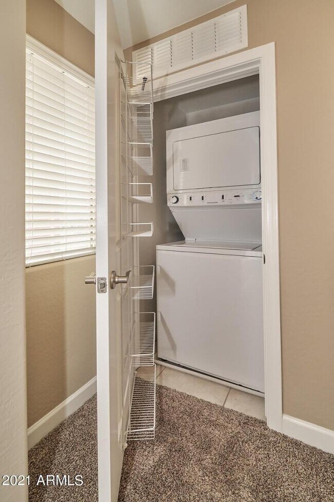 Building Photo - 240 W Juniper Ave