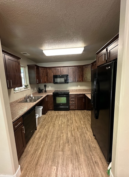 Clubhouse Kitchen - 240 W 1030 S