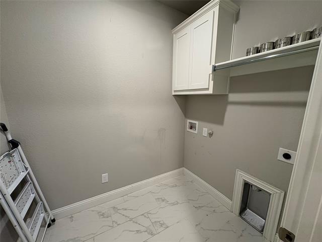 Building Photo - 2300 Offerande Dr