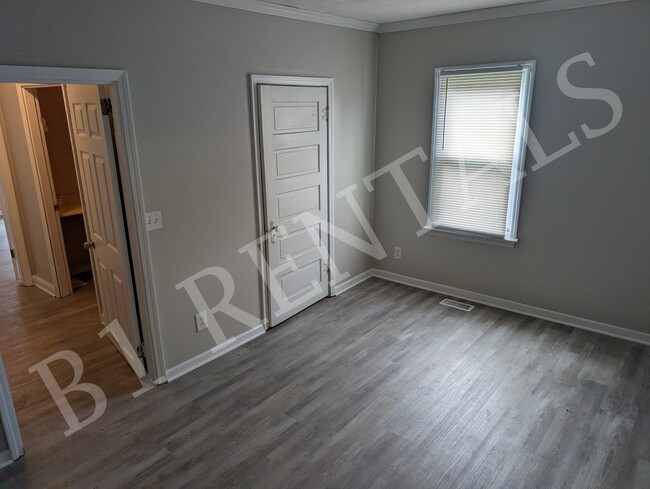 Building Photo - 701 Hustedt St