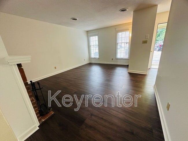 Building Photo - 132 Durwood Rd