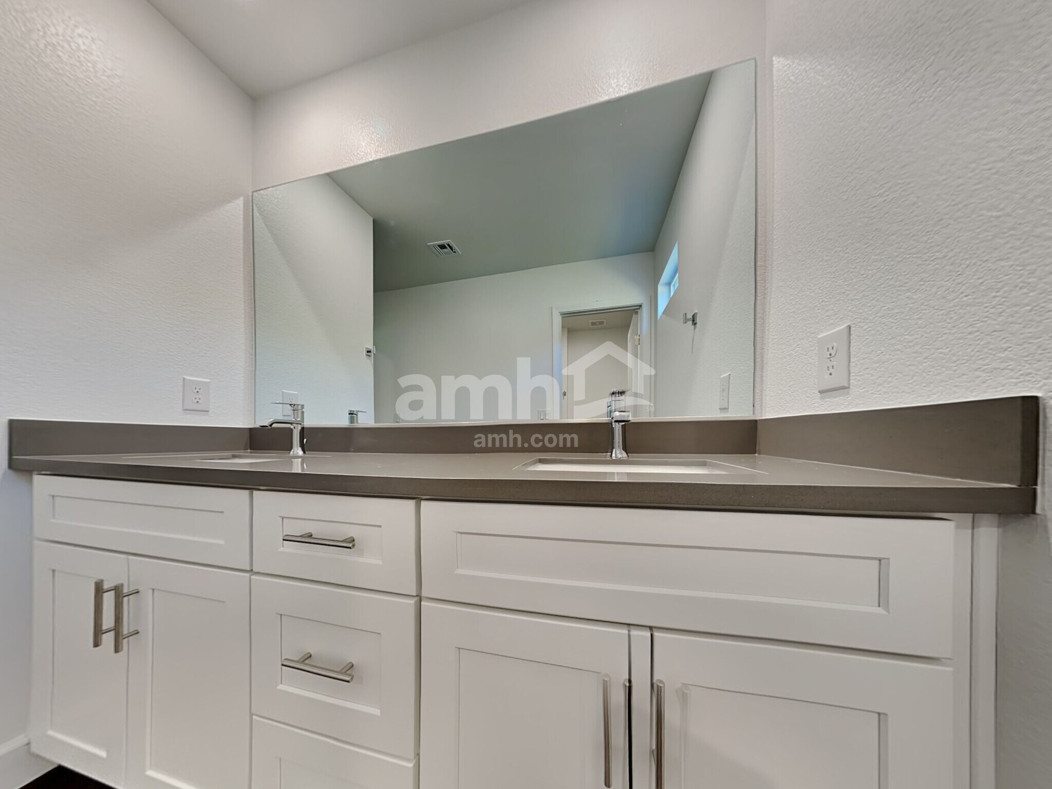 Building Photo - 274 Yasmin Daylily Pl