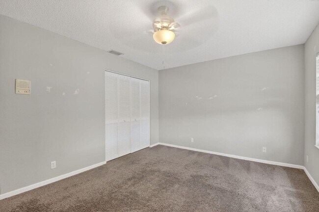 Building Photo - 18196 Clear Brook Cir