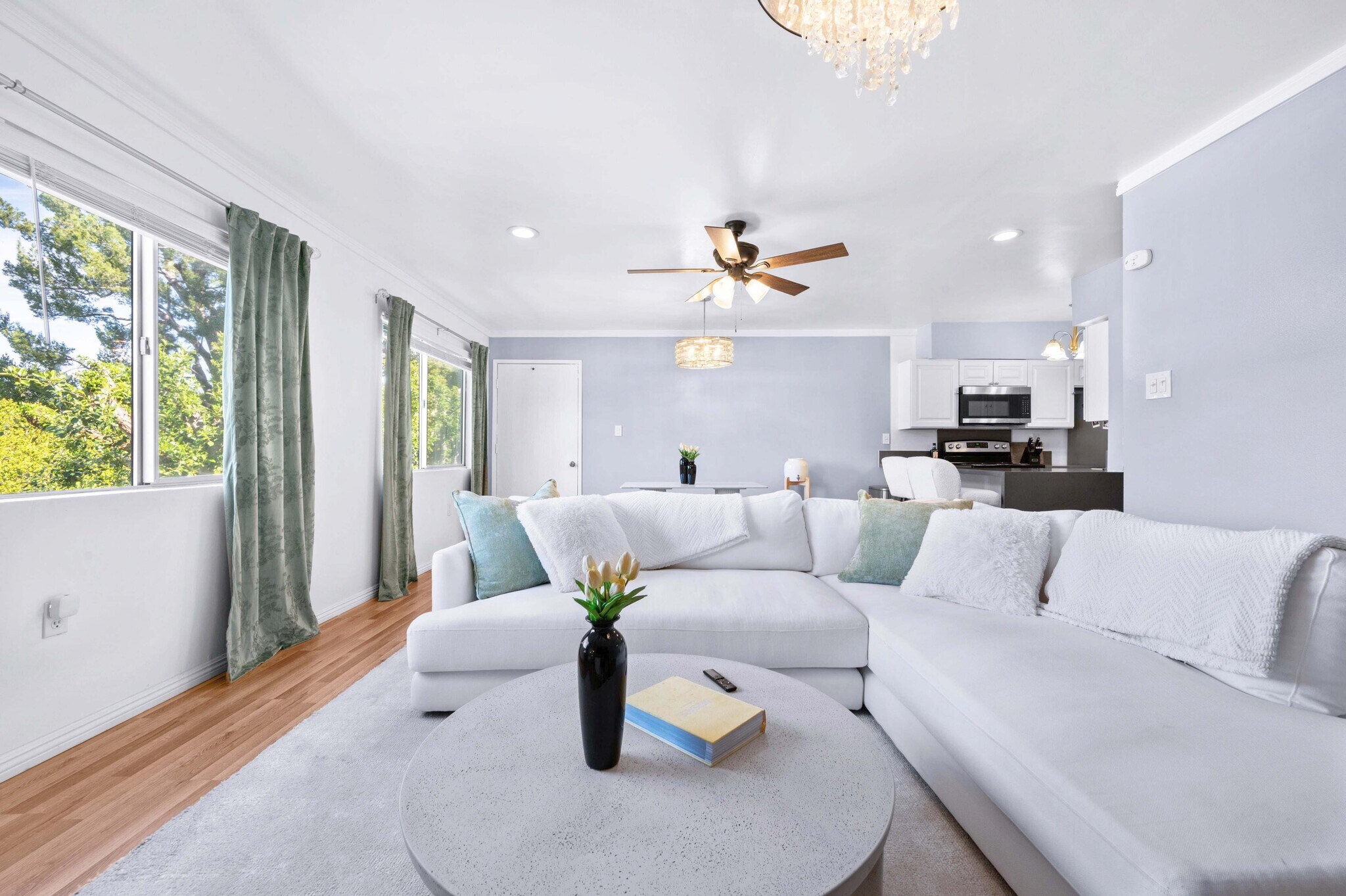 Living Room - 12801 Moorpark St