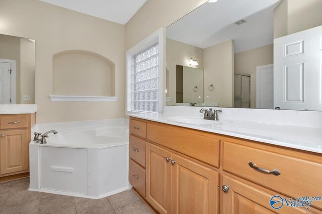 Building Photo - 29863 Thunderpaw Dr