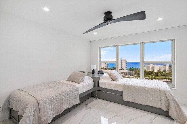 Building Photo - 875 E Camino Real