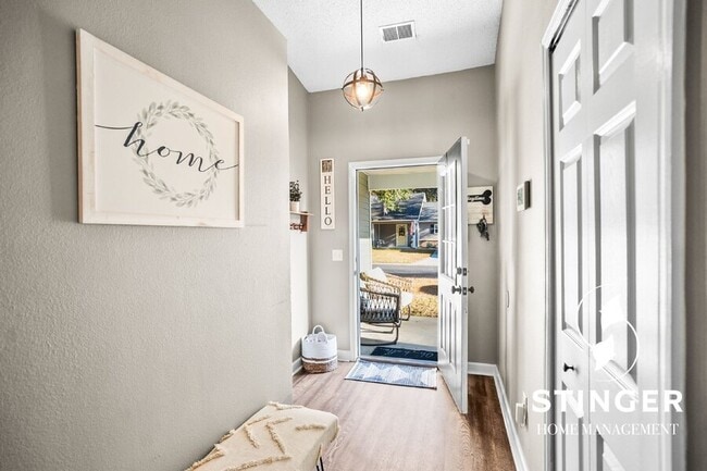 Building Photo - 16 Brindlewood Dr