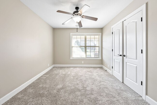 Building Photo - Pet Friendly Three Bedroom with Bonus!