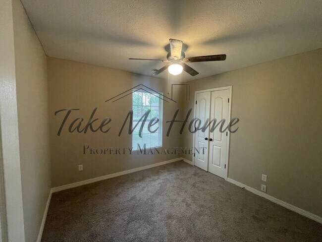 Building Photo - Modern 4-Bed, 2-Bath Home for Rent in Republic – 3-Car Garage & Private Fenced Yard