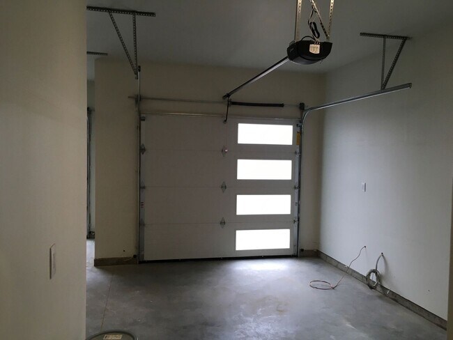 Building Photo - 145 W Heising Dr