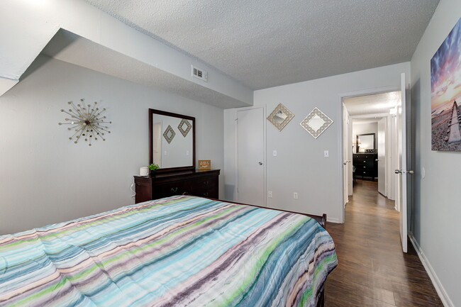 Building Photo - The Shelton