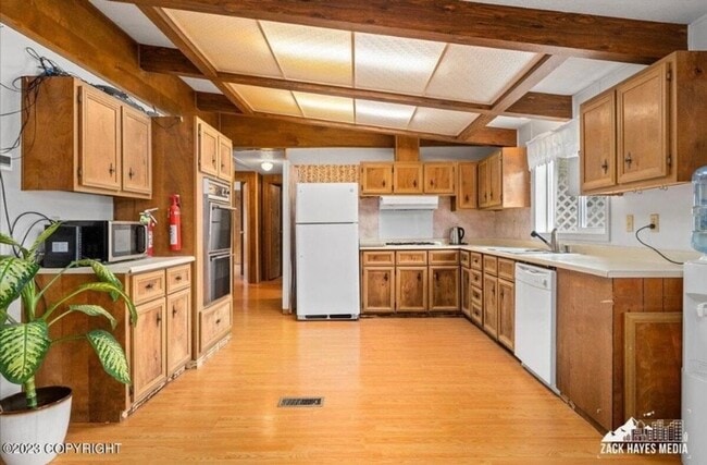 Building Photo - Rare Find! Spacious East Anchorage Home wi...