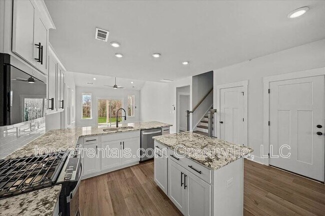 Building Photo - 415 Ml Pk Wy