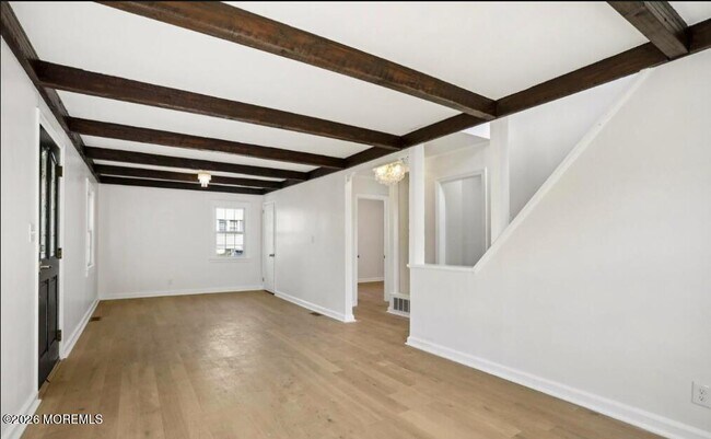 Building Photo - 99 Ravine Dr