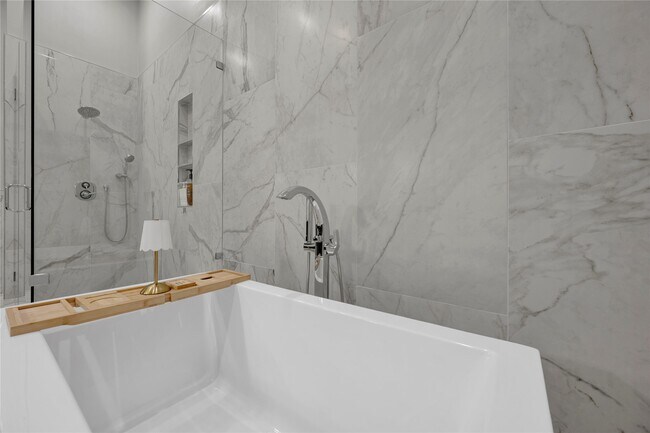 Building Photo - 19 Acorn Cluster Ct