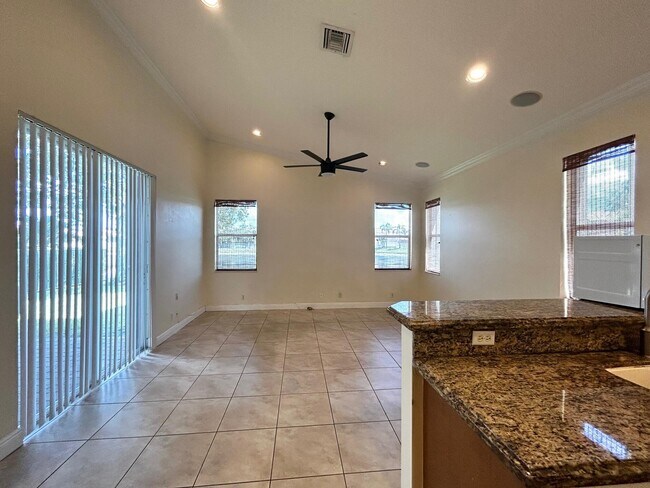 Building Photo - 7458 Via Luria