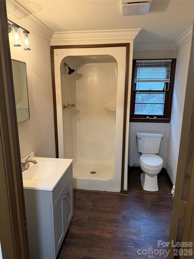 Building Photo - 526 Everette St