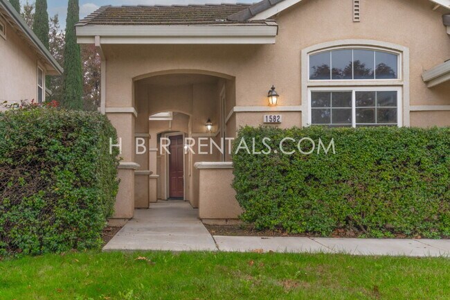 Building Photo - 1582 Peony Dr