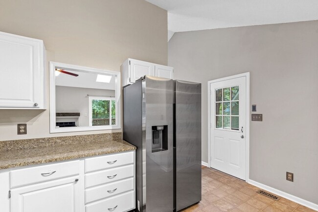 Building Photo - Spacious 4-Bedroom Carrboro Home with Dual...