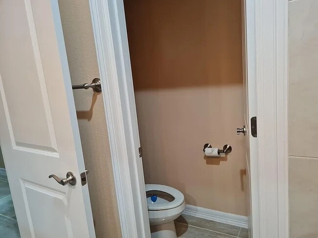 Building Photo - 1913 Ridgeway Cir