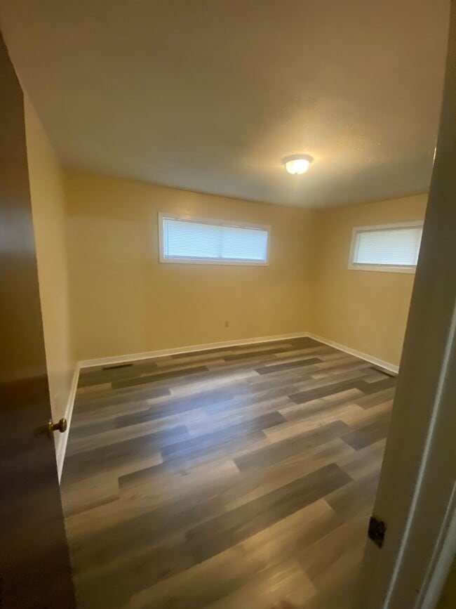 Building Photo - 843 Reaves St