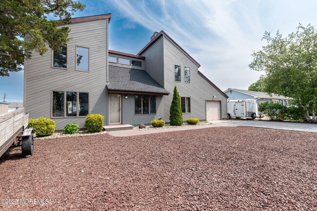 Building Photo - 813 Cable Dr