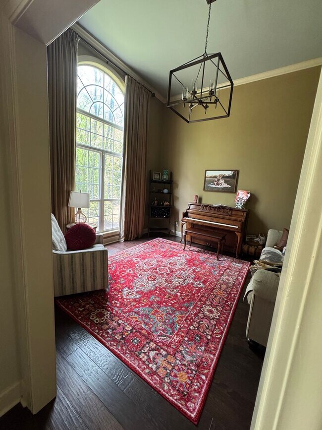 Building Photo - Spacious 5BR Home on 2 Acres in North Columbus – Pet Friendly!