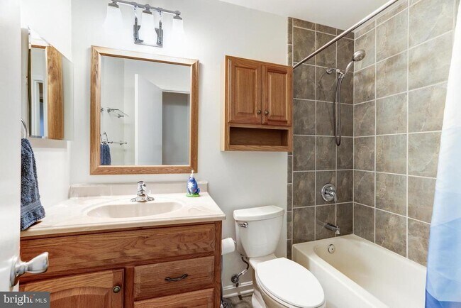 Building Photo - 22 Newland Ct