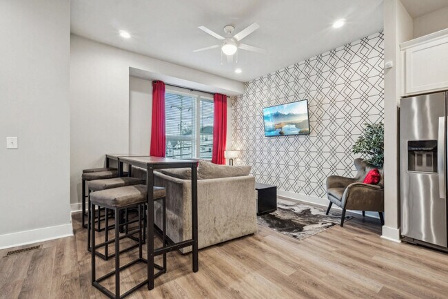 Building Photo - 2135 24th Ave N