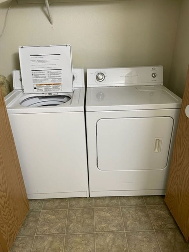 Building Photo - SINGLE LEVEL 2 BEDROOM CONDO