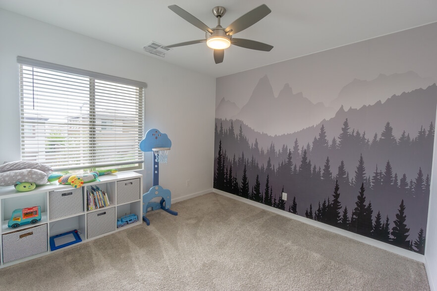 2nd Bedroom with accent wall - 12412 Shoreline Echo Ave