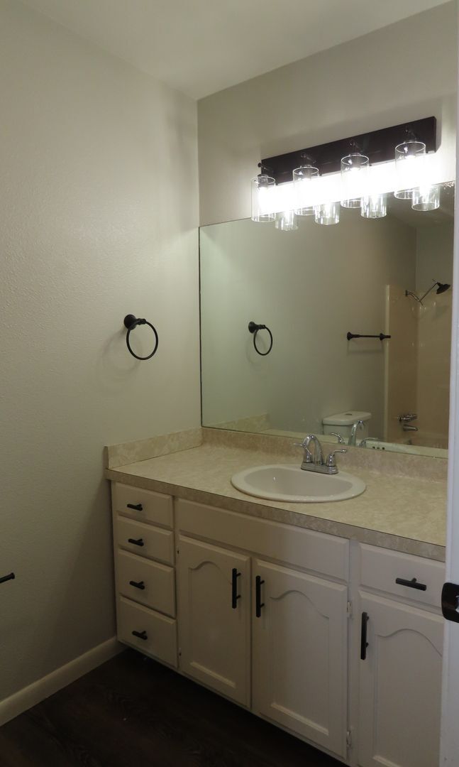 Building Photo - Spacious 4-Bedroom Home in Whitehouse ISD – Pet-Friendly with Large Fenced Yard! Bonus: Lawncare ...