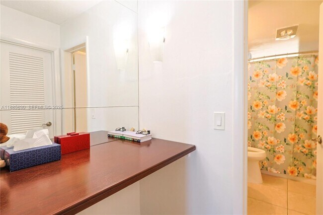 Building Photo - 2999 Point E Dr