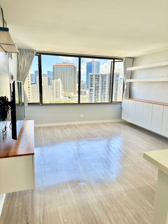 Building Photo - Upgraded 1 bedroom in Waikiki! Price Change!