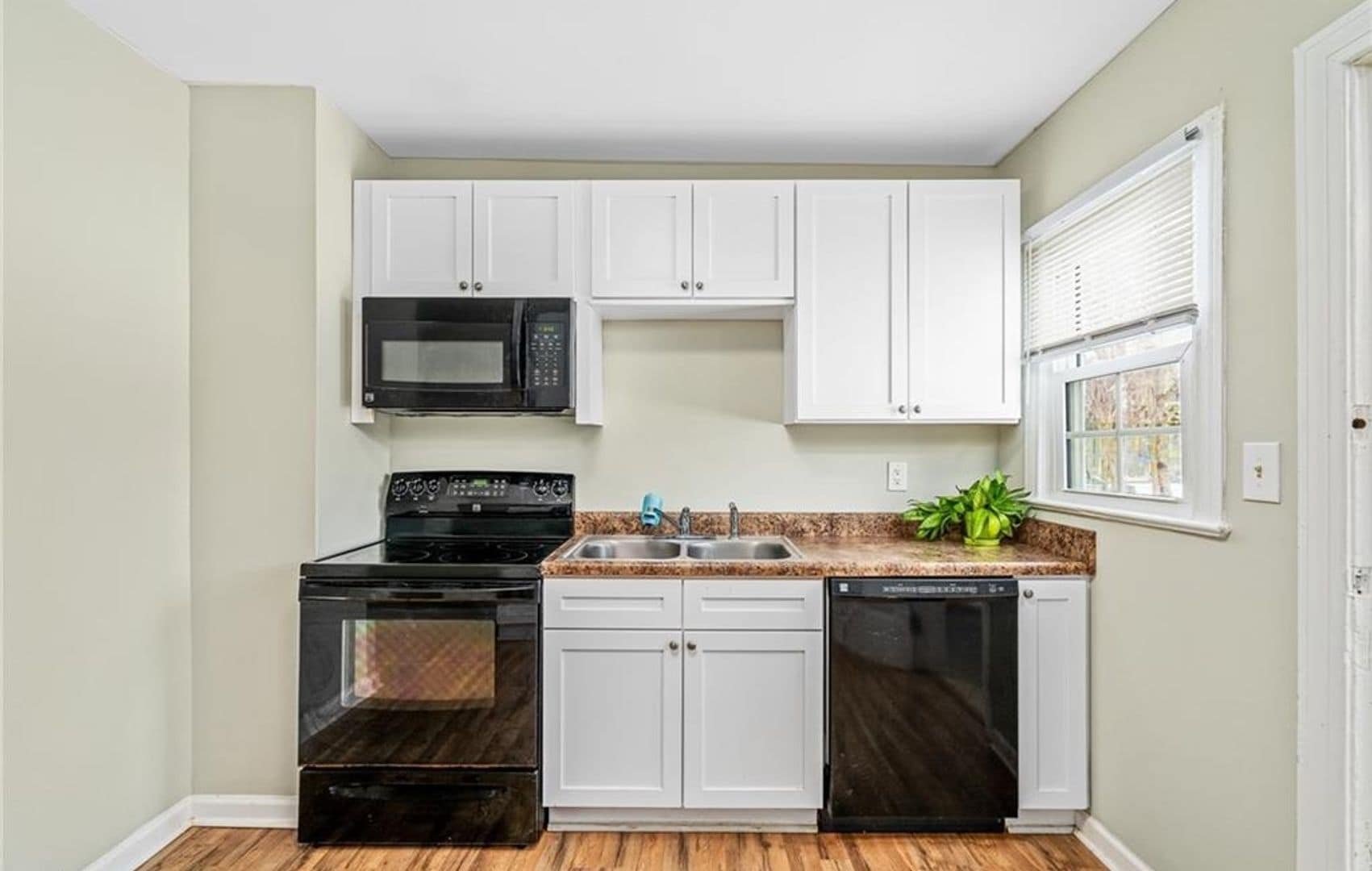 Building Photo - 3400 Rosemont Ave