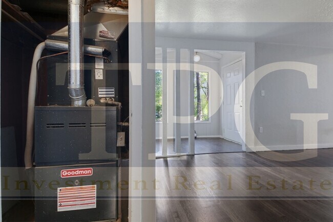 Building Photo - Newly Renovated, Pet Friendly Home in KCMO!